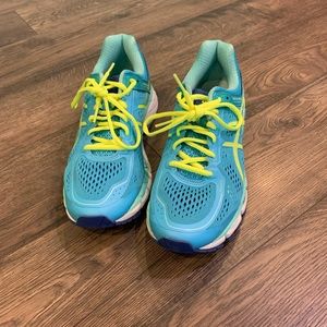 Women’s ASICS Gel Kayano 22 running shoes